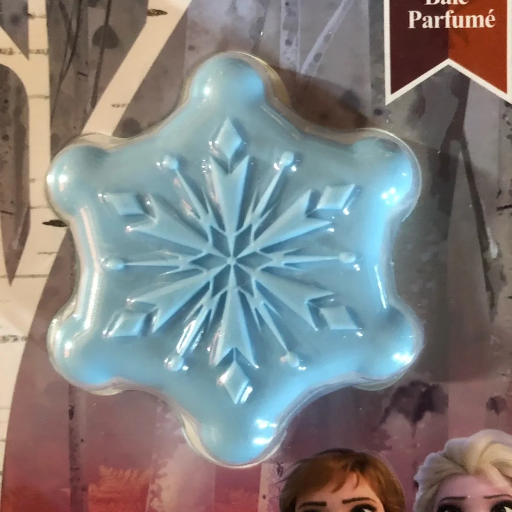 Set of 3 Disney Frozen 2: 0.10 oz Snowberry Flavored Lip Gloss - Picture 10 of 11